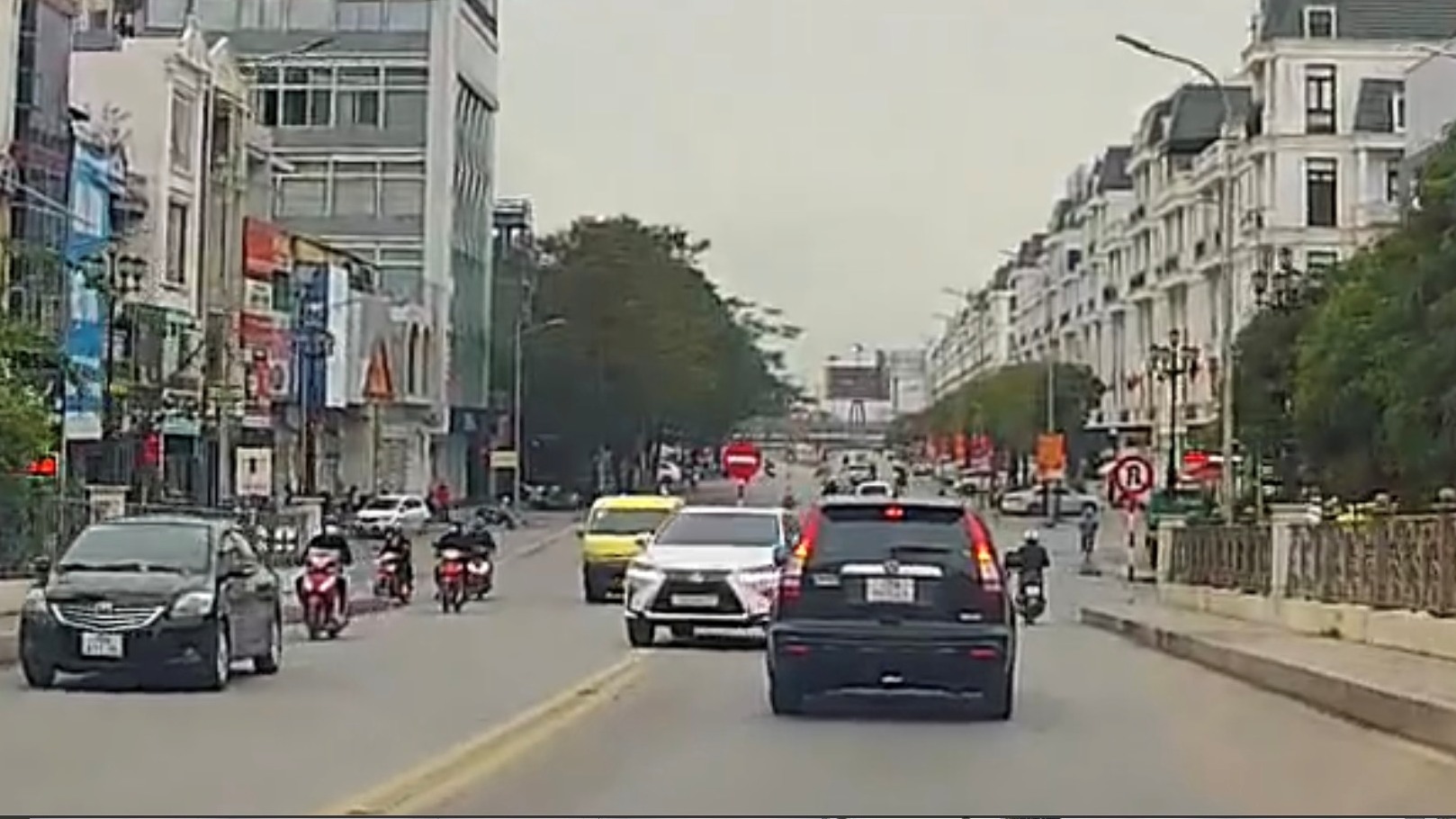 Đội Cảnh sát giao thông số 3: Tước giấy phép lái xe 1 trường hợp điều khiển xe ô tô đi ngược chiều khu vực cầu Xi Măng